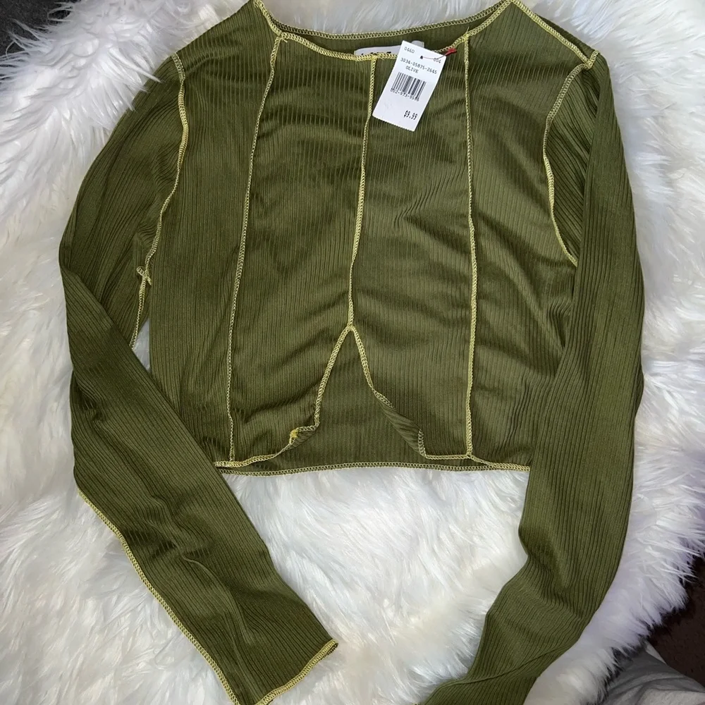 Crop top - Picture 2 of 6